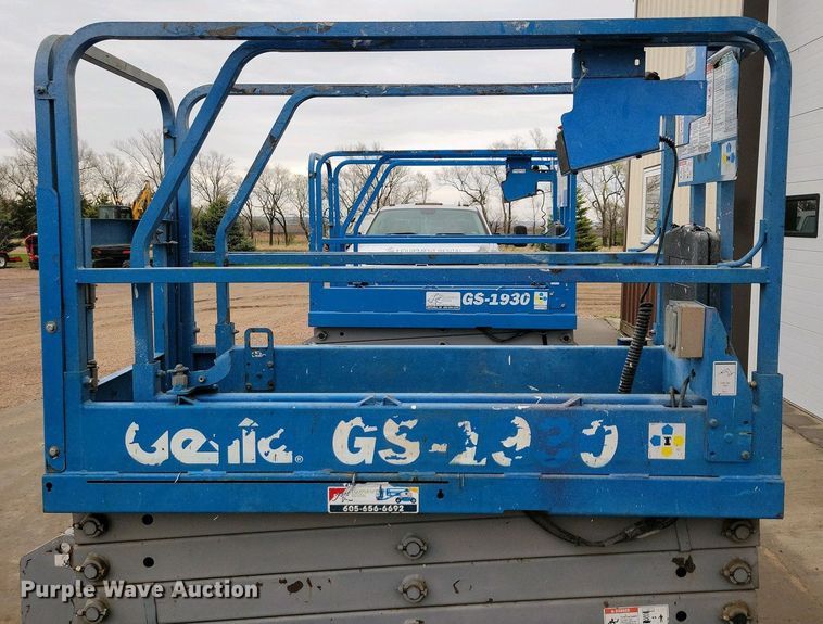 image for item EA2431 2014 Genie GS-1930 scissor lift