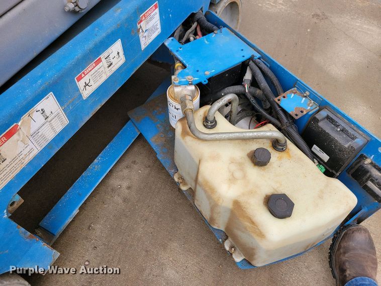 image for item EA2431 2014 Genie GS-1930 scissor lift