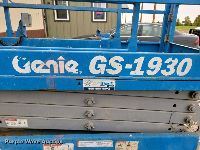 image for item EA2431 2014 Genie GS-1930 scissor lift