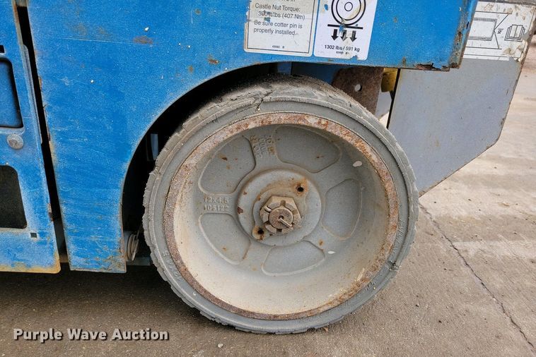 image for item EA2431 2014 Genie GS-1930 scissor lift