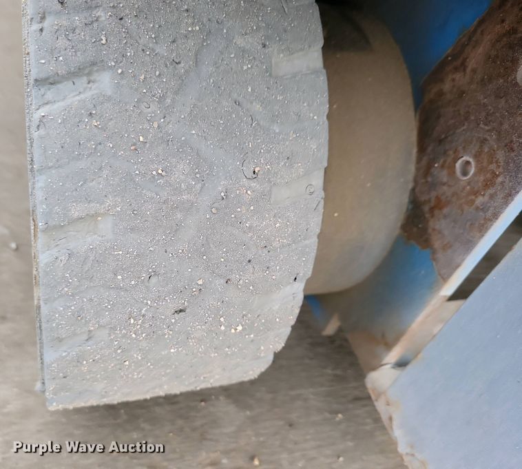 image for item EA2431 2014 Genie GS-1930 scissor lift