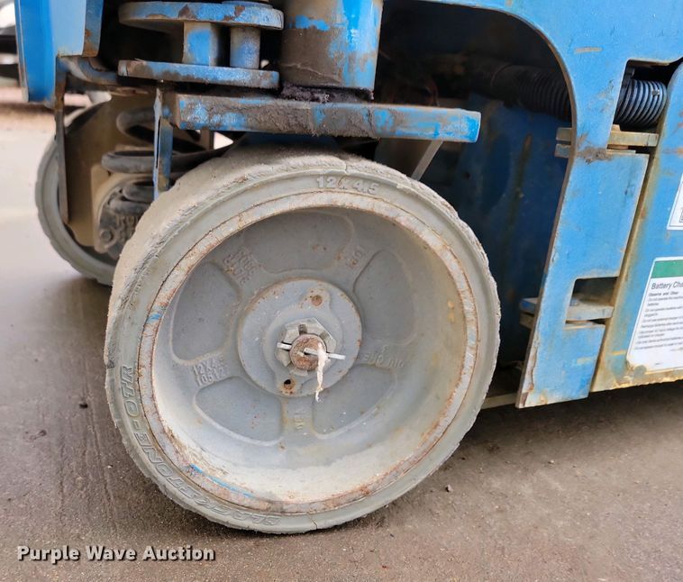 image for item EA2431 2014 Genie GS-1930 scissor lift