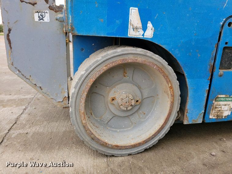 image for item EA2431 2014 Genie GS-1930 scissor lift