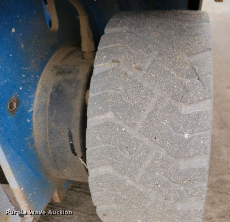 image for item EA2431 2014 Genie GS-1930 scissor lift