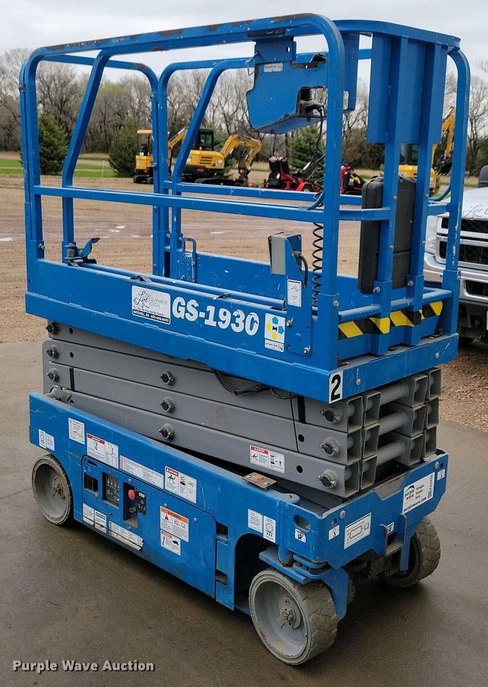 image for item EA2432 2017 Genie GS-1930 scissor lift