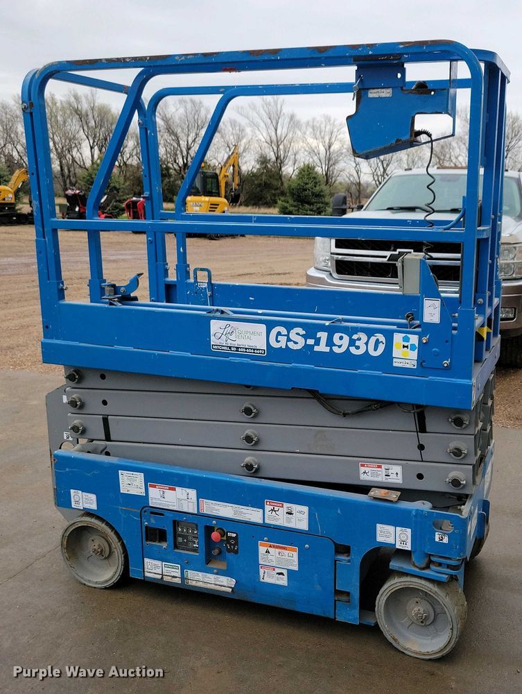 image for item EA2432 2017 Genie GS-1930 scissor lift