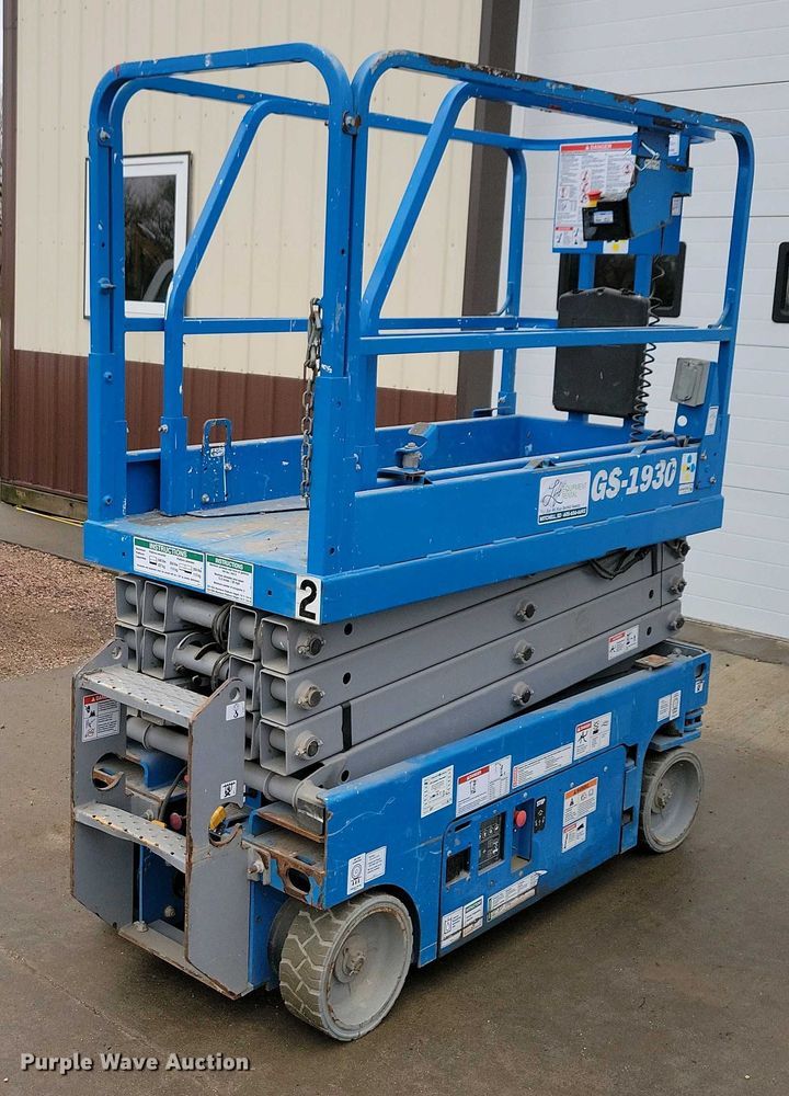 image for item EA2432 2017 Genie GS-1930 scissor lift