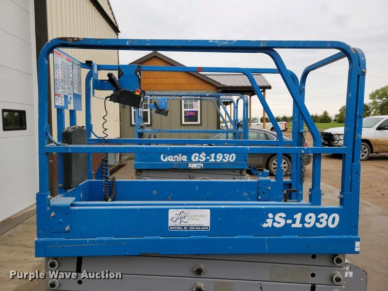 image for item EA2432 2017 Genie GS-1930 scissor lift