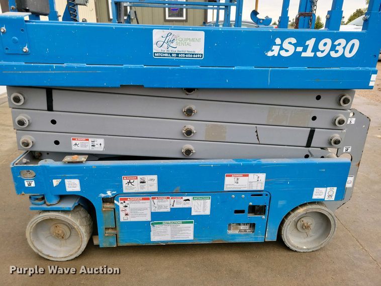 image for item EA2432 2017 Genie GS-1930 scissor lift