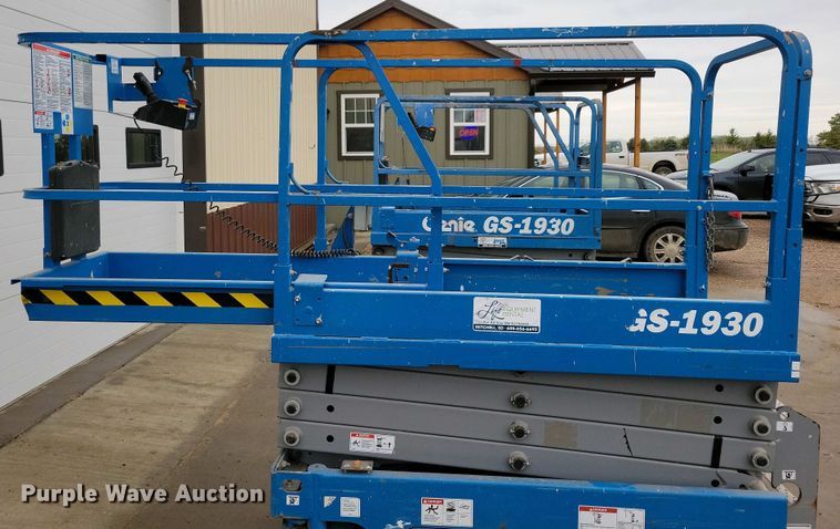 image for item EA2432 2017 Genie GS-1930 scissor lift