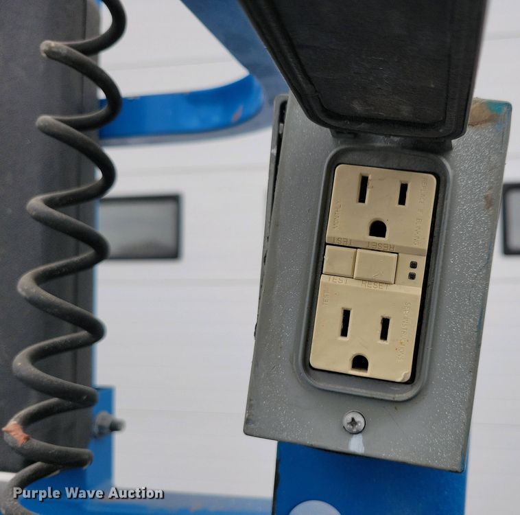 image for item EA2432 2017 Genie GS-1930 scissor lift