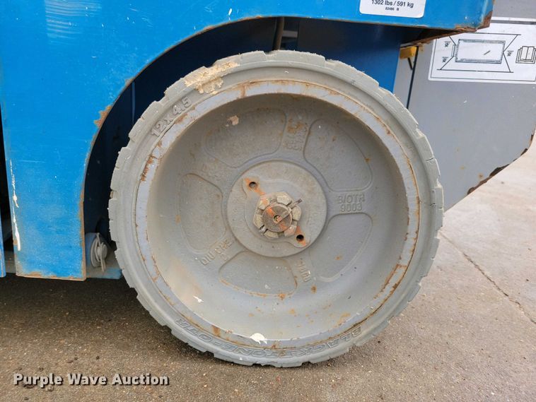 image for item EA2432 2017 Genie GS-1930 scissor lift