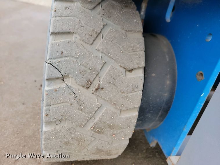 image for item EA2432 2017 Genie GS-1930 scissor lift