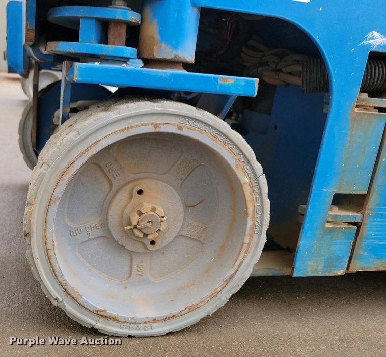 image for item EA2432 2017 Genie GS-1930 scissor lift