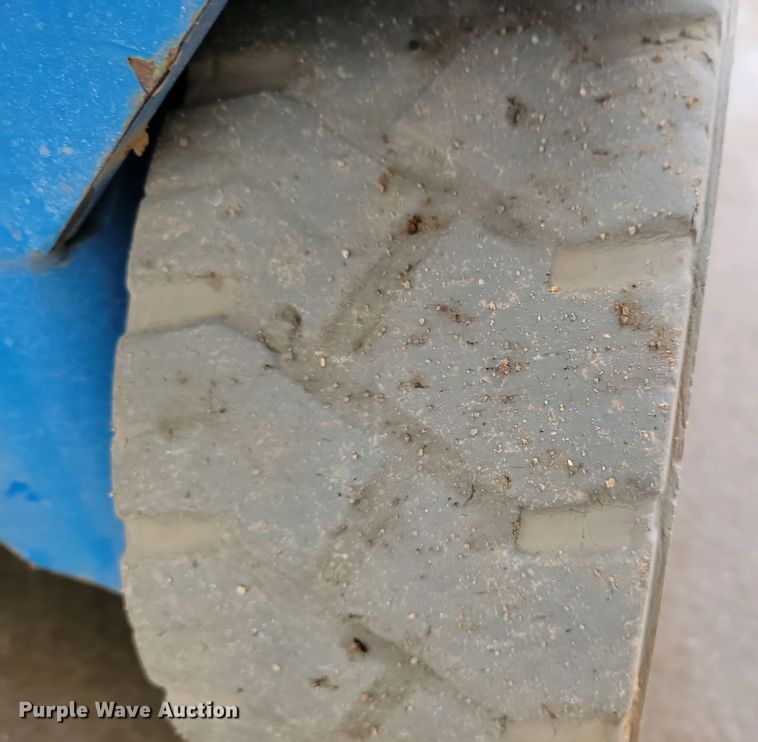 image for item EA2432 2017 Genie GS-1930 scissor lift