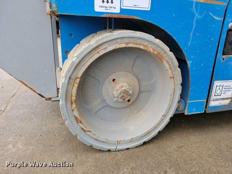 image for item EA2432 2017 Genie GS-1930 scissor lift