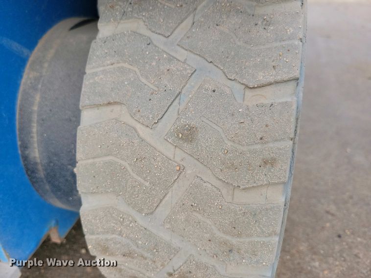 image for item EA2432 2017 Genie GS-1930 scissor lift