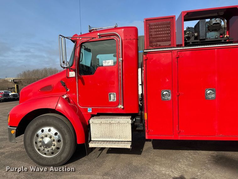 image for item EB2480 2000 Kenworth  T300 utility / service truck