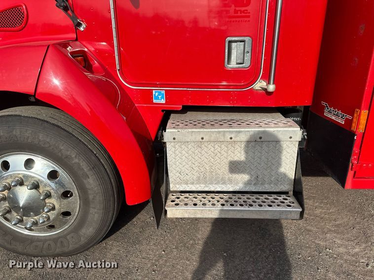 image for item EB2480 2000 Kenworth  T300 utility / service truck