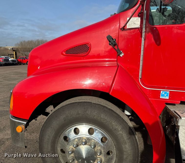 image for item EB2480 2000 Kenworth  T300 utility / service truck