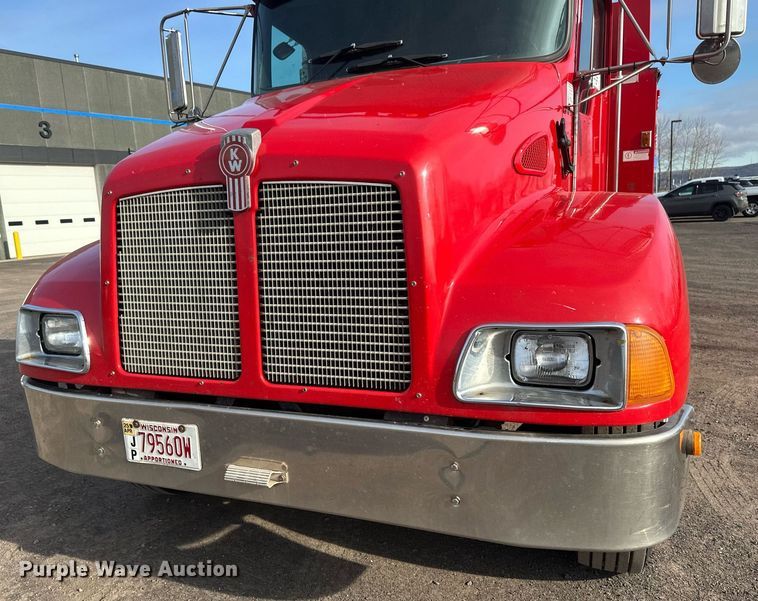 image for item EB2480 2000 Kenworth  T300 utility / service truck