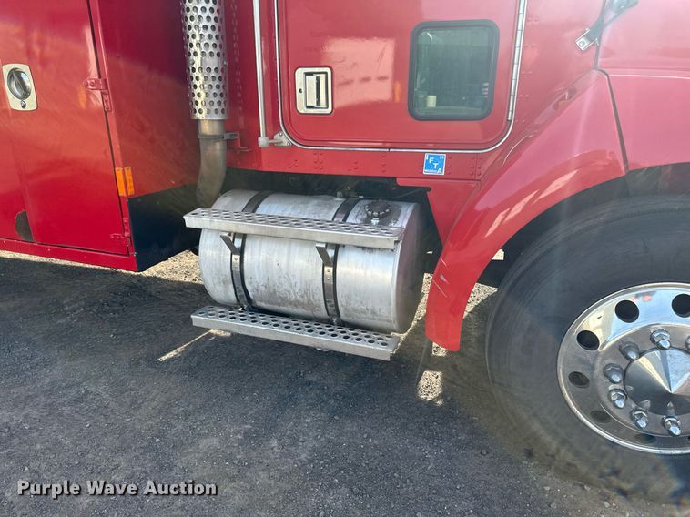 image for item EB2480 2000 Kenworth  T300 utility / service truck