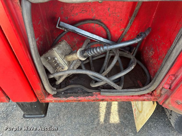 image for item EB2480 2000 Kenworth  T300 utility / service truck