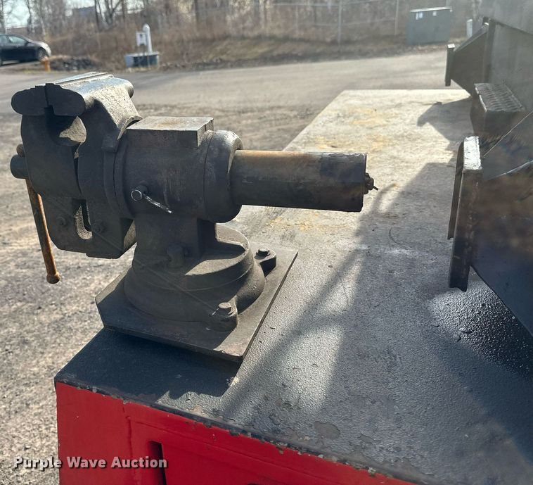 image for item EB2480 2000 Kenworth  T300 utility / service truck