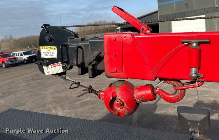 image for item EB2480 2000 Kenworth  T300 utility / service truck