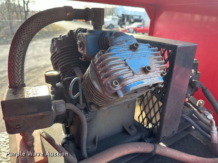 image for item EB2480 2000 Kenworth  T300 utility / service truck