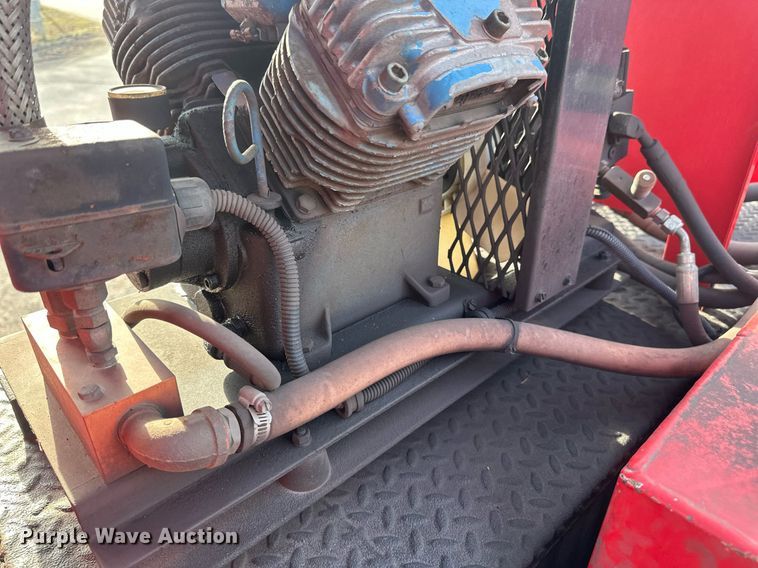 image for item EB2480 2000 Kenworth  T300 utility / service truck