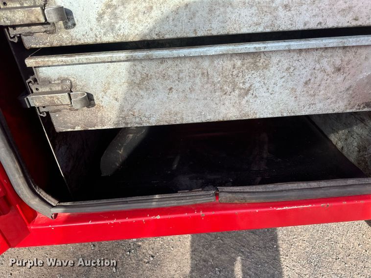 image for item EB2480 2000 Kenworth  T300 utility / service truck