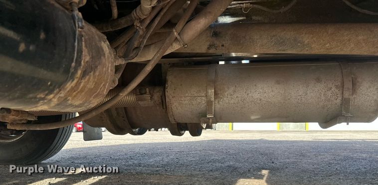 image for item EB2480 2000 Kenworth  T300 utility / service truck