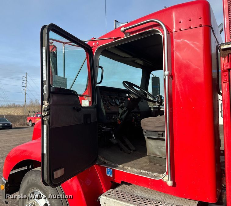 image for item EB2480 2000 Kenworth  T300 utility / service truck