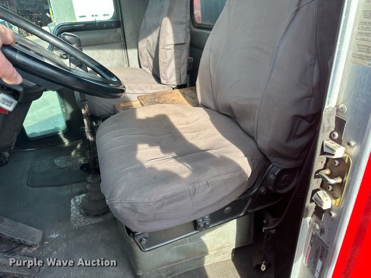 image for item EB2480 2000 Kenworth  T300 utility / service truck