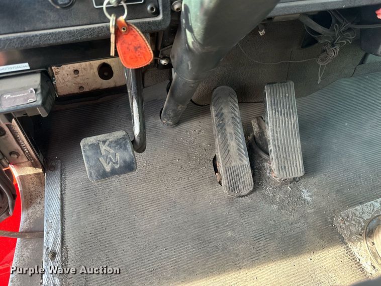 image for item EB2480 2000 Kenworth  T300 utility / service truck