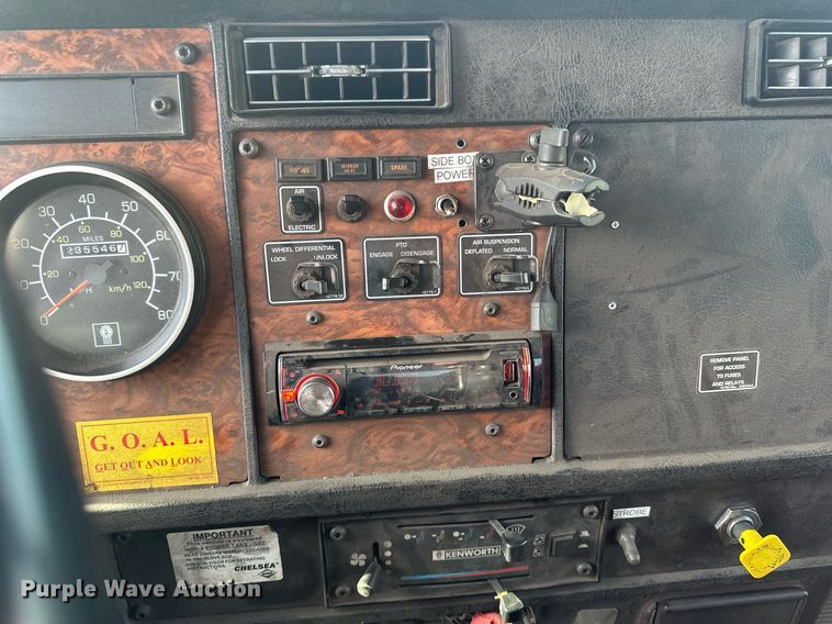 image for item EB2480 2000 Kenworth  T300 utility / service truck