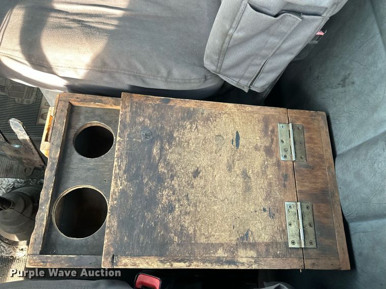 image for item EB2480 2000 Kenworth  T300 utility / service truck