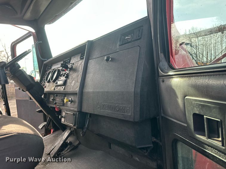 image for item EB2480 2000 Kenworth  T300 utility / service truck