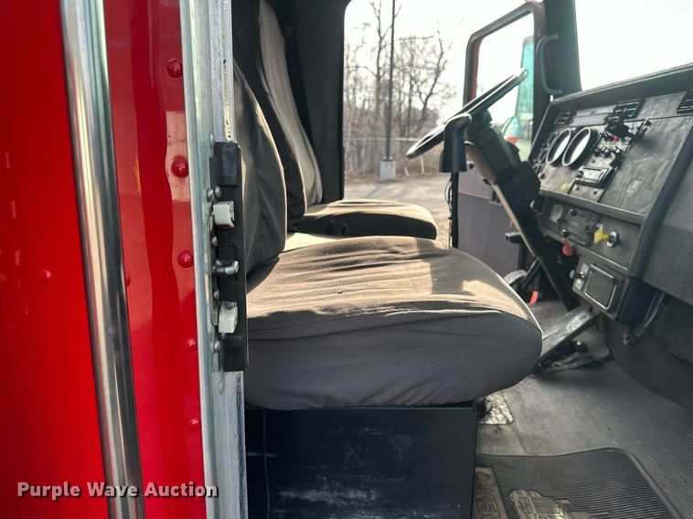 image for item EB2480 2000 Kenworth  T300 utility / service truck