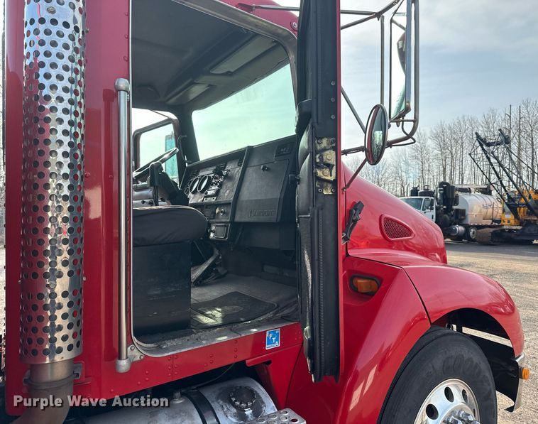 image for item EB2480 2000 Kenworth  T300 utility / service truck