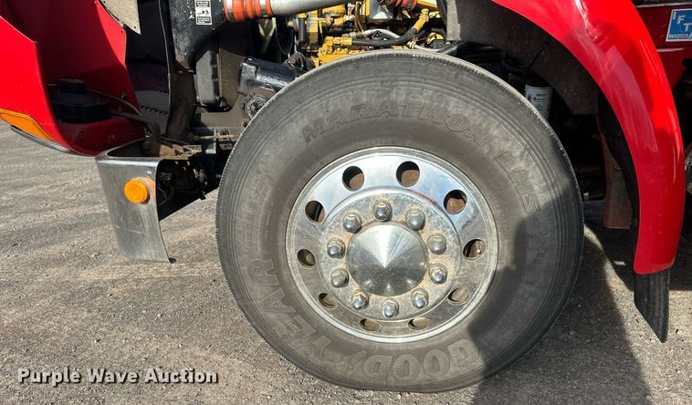 image for item EB2480 2000 Kenworth  T300 utility / service truck