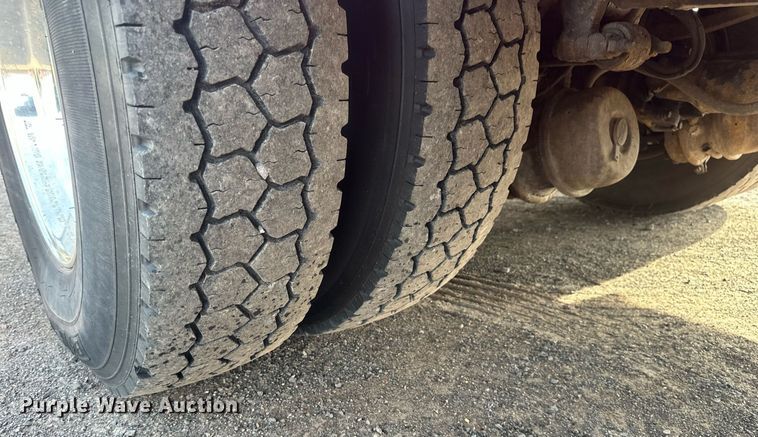 image for item EB2480 2000 Kenworth  T300 utility / service truck