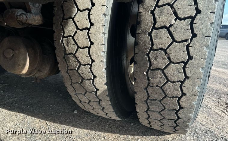 image for item EB2480 2000 Kenworth  T300 utility / service truck