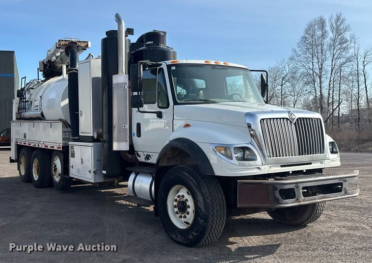 image for item EB2481 2007 International  7600 hydrovac truck