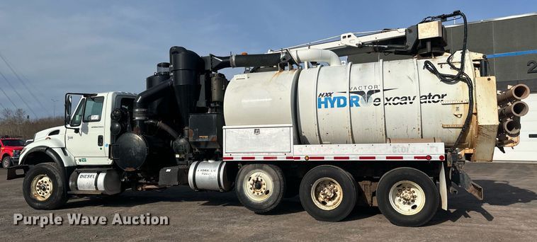 image for item EB2481 2007 International  7600 hydrovac truck