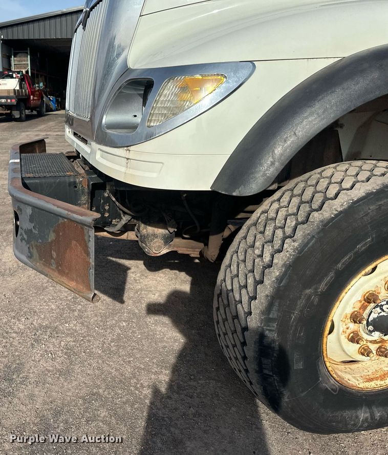 image for item EB2481 2007 International  7600 hydrovac truck