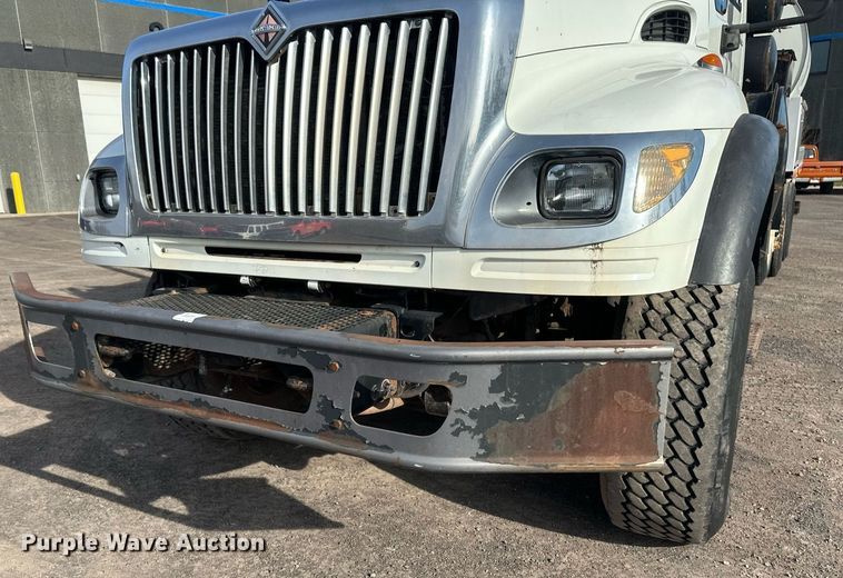 image for item EB2481 2007 International  7600 hydrovac truck