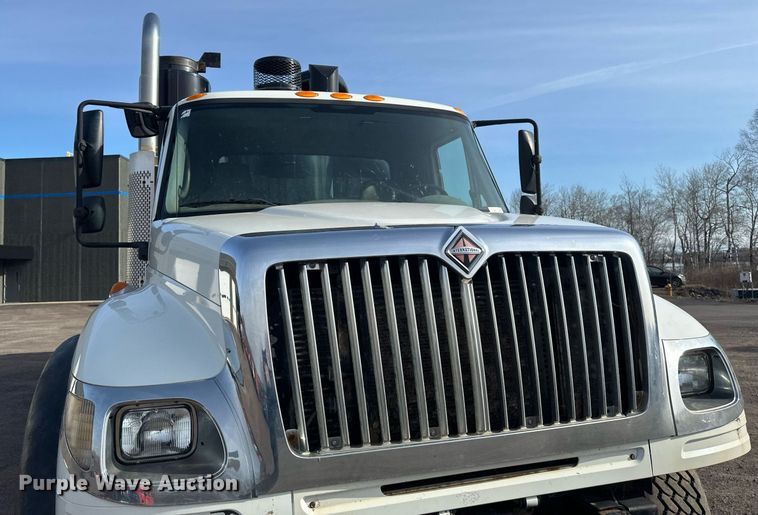 image for item EB2481 2007 International  7600 hydrovac truck