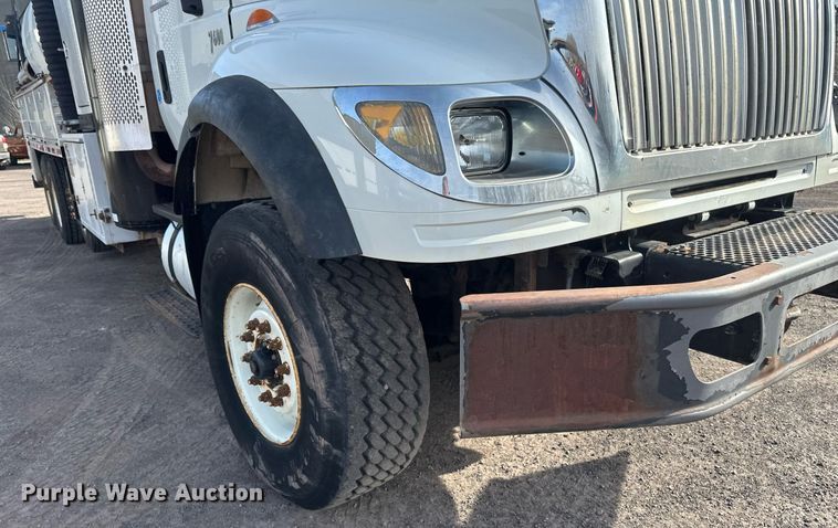image for item EB2481 2007 International  7600 hydrovac truck